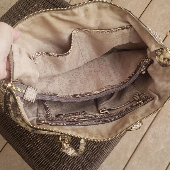 Michael Kors Black Tan Beige Python Embossed Leather Handbag Shoulder Bag Purs - Picture 6 of 11